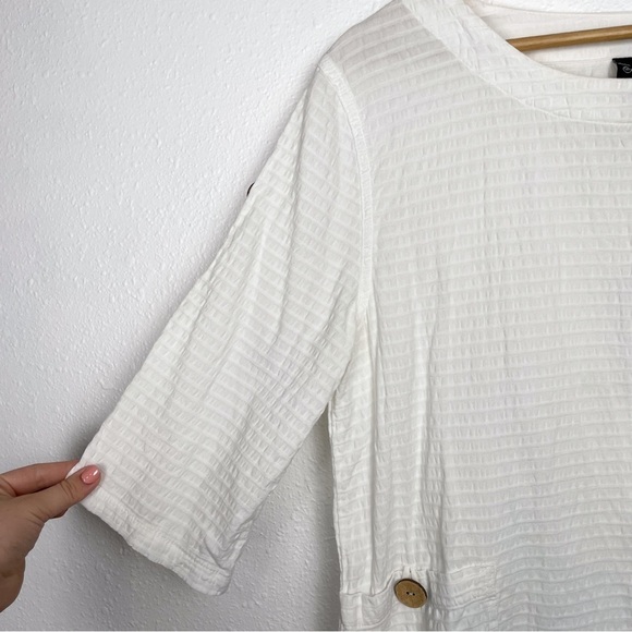 Focus Size S White Linen Shirt with Natural Wood Buttons | LagenLook Boho - Picture 7 of 11